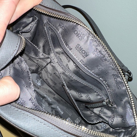 Michael Kors handbag with shoulder strap. Never used. - Picture 5 of 7